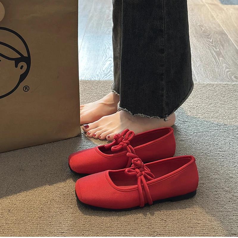 Mode 2025 Neuer ethnischer Stil Damen Slipper Schuhe Mode Flache Slip-On Schuhe Frühling Herbst Rot Hochzeitsparty Schuhe