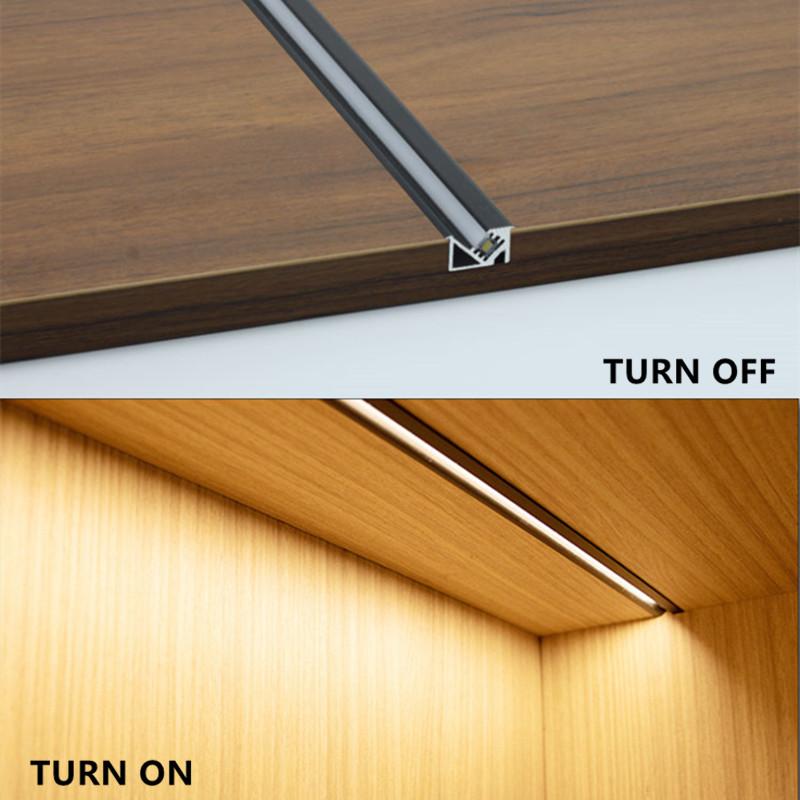 45 Grad Verdeckte Beleuchtung Harte Lichtleiste Unsichtbares Eingelassenes Aluminiumprofil Hintergrundbeleuchtungskanal mit Milchiger Abdeckung für Schrankregal