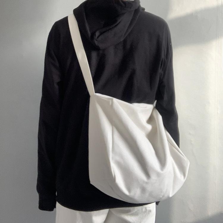 

Black Lazy Style Canvas Bag for Male and Female Students Large Capacity Book Carrying Simple and Versatile Canvas Bags белый