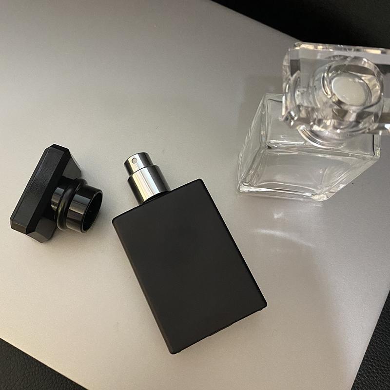 1pcs Perfume Bottle Bottling 30ml Portable Travel Pressed Spray Bottle Black Transparent Glass Empty Bottle