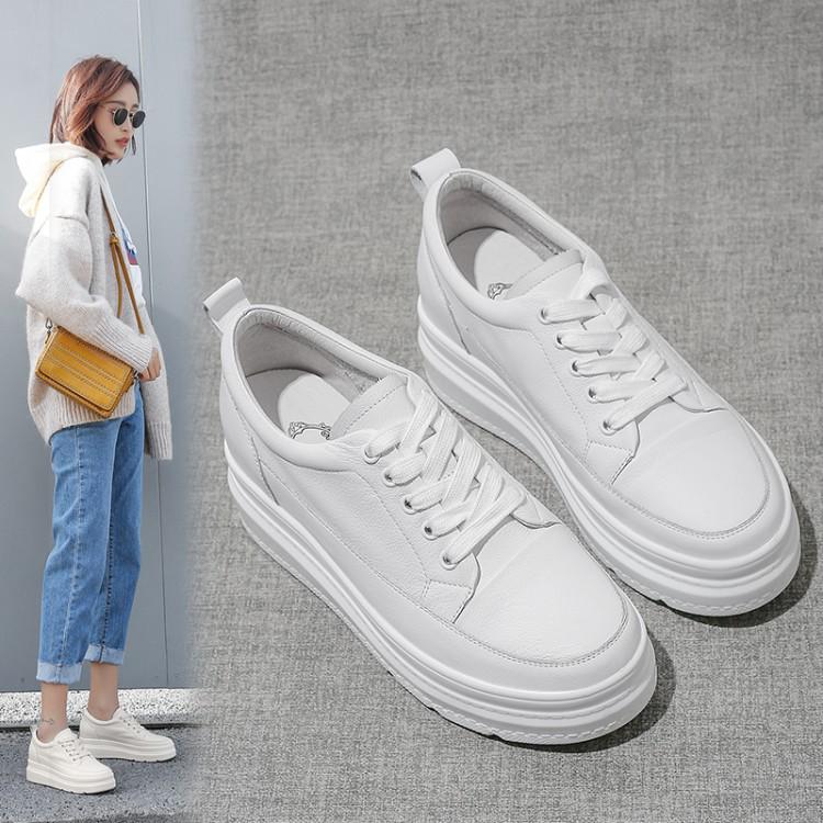 

Чистая кожа Малая белая обувь женщин Кожа Толстая подошва Простой и универсальный Студент Плоский Дно и Увеличение повседневная обувь