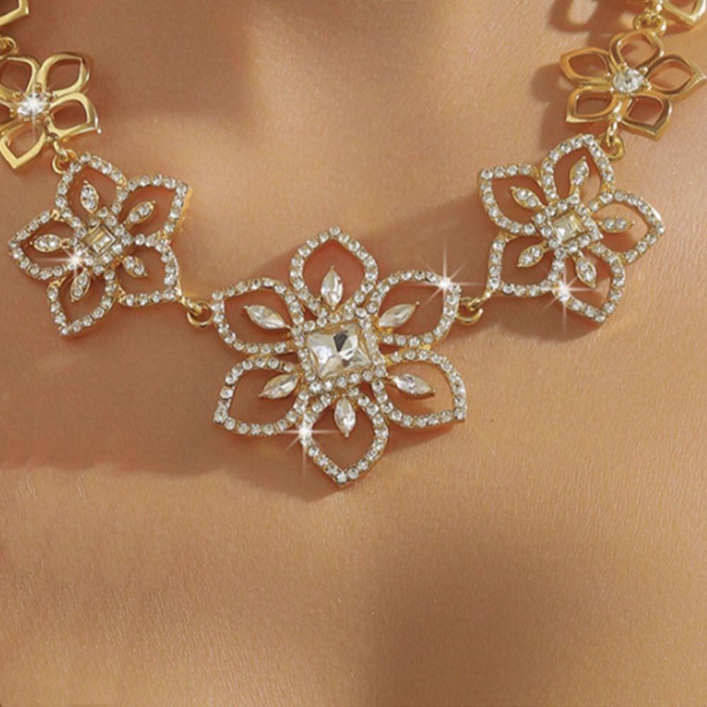 Crystal Flower Jewelry Set Exquisite Necklace Earrings Set Rhinestone Necklaces Earrings  Banquet