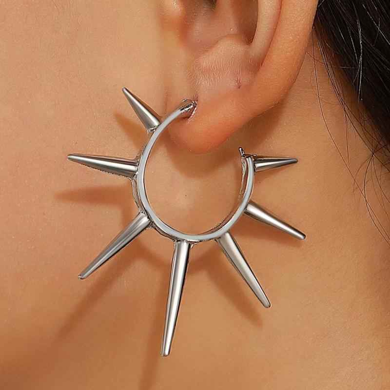 1 Pair Of Retro Gothic Style Thorn Heart Design Earrings, Heart-Shaped Earrings With Spikes, Neutral Earrings Holiday Party Gift