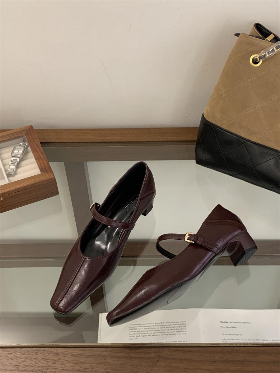 

Square head thick heel Mary Jane shoes women s shoes in the autumn of 2025 new shallow mouth one-word strap with skirt retro single shoes 39