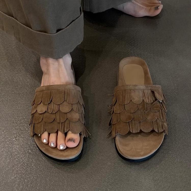 Versatili scarpe da spiaggia con plateau in morbida pelle retrò stile old money da donna, con nappe, fondo piatto, punta arrotondata, infradito fresche da donna