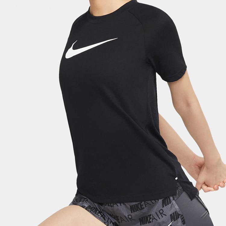 Nike T Shirts Women's Black Crew Neck Moderate Straight Fit CZ8521-010