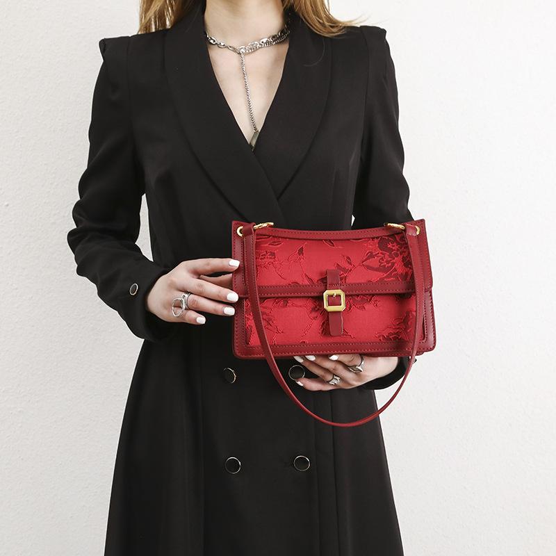 Red women's bag 2024 new niche design wedding bag bride's bag underarm bag fashionable crossbody handbag