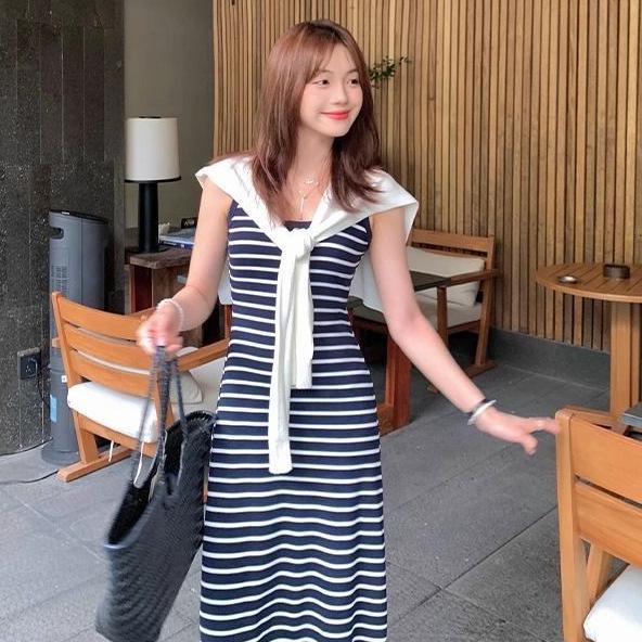 Neues Mode gestreiftes ärmelloses koreanisches glockenförmiges Kleid