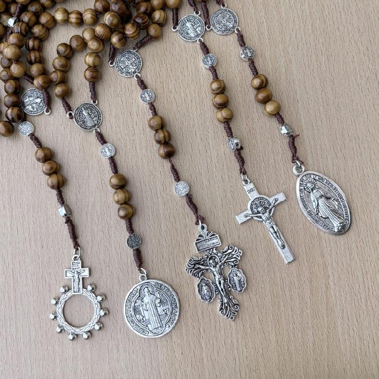 Catholic Rosary Wood Beads Necklace with Pardon Crucifix Medals for Christian Religious Event Prayer Chain Necklace