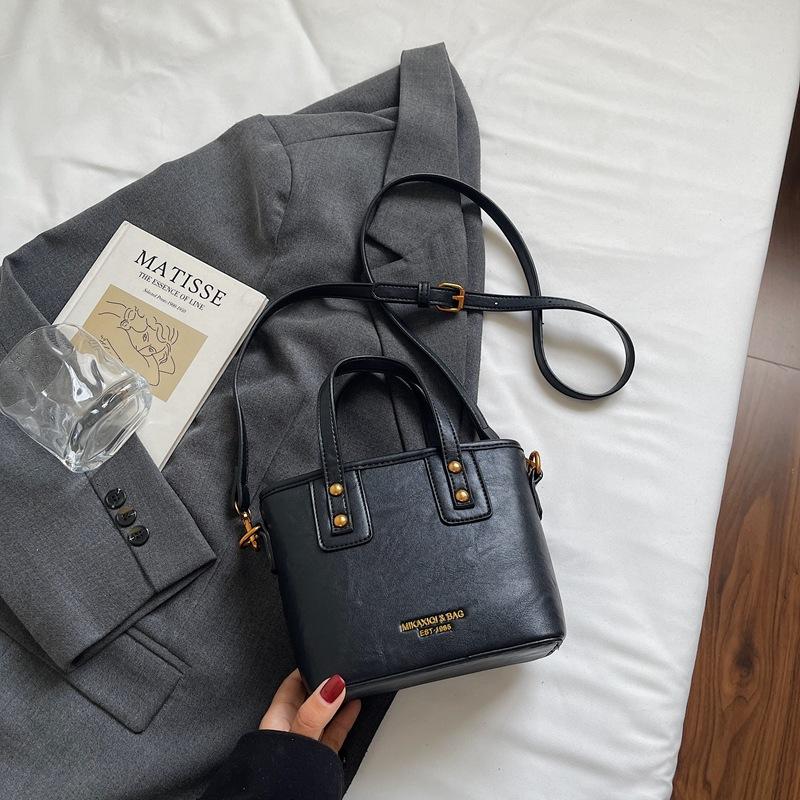2025 New Korean Version Popular Bucket Bag Women's Fashionable Shoulder Messenger Bag High Value Fashion Handbag Women