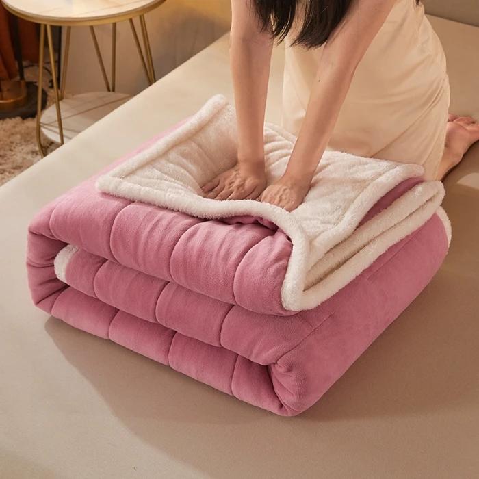 Korallen-Fleece-Herbst-Winter-warme Decken für Bett, 3 Schichten, verdickte Flanelldecke, Steppdecke, weich, bequem, wärmend, waschbar