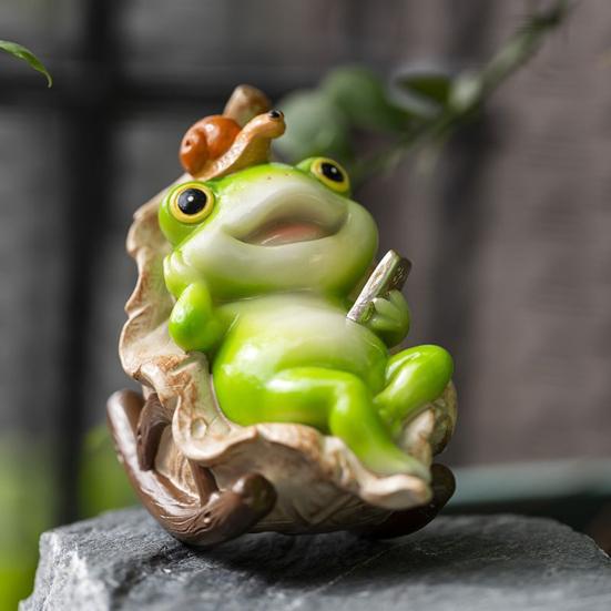 Garden Frog Figurine Frog Reading A Book On Rocking Chair Statue Resin Frog Ornament Animal Decor for Shelves Desks Planters