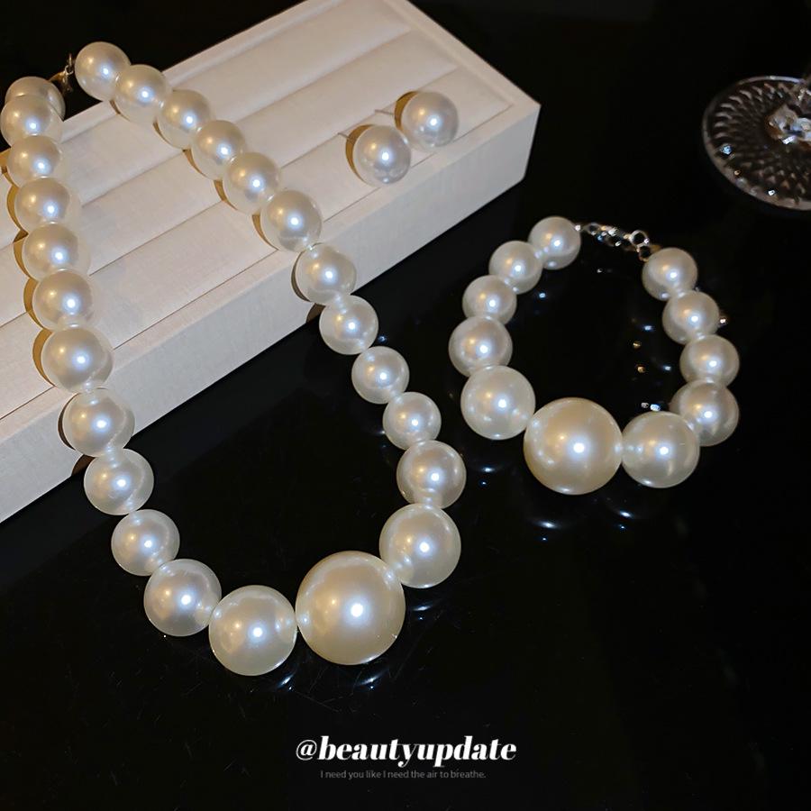 French Retro Pearl Necklace, Earrings, and Bracelet Set for Women - Elegant and Versatile