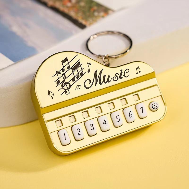 Mini Electronic Keyboard Keychain Portable Musical Instrument Toy Piano Keychain Mini Real Working Finger Piano Keychain