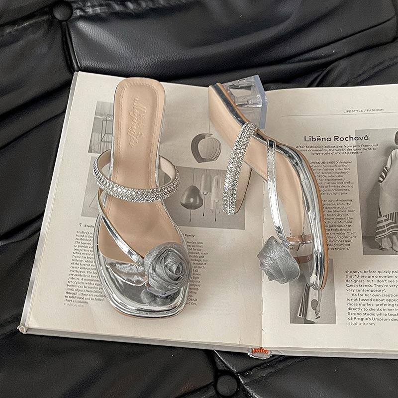 

Модные ретро шлепанцы с цветочным декором, открытым носком, толстым каблуком и высоким каблуком для женщин, лето 2025, темпераментные, со стразами, с открытым носком, на толстом каблуке 35