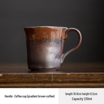 Rustikale, durch Brand veränderte Keramik-Kaffeetasse