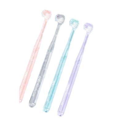 Hygiène buccale – Brosses à dents et gratte-langues