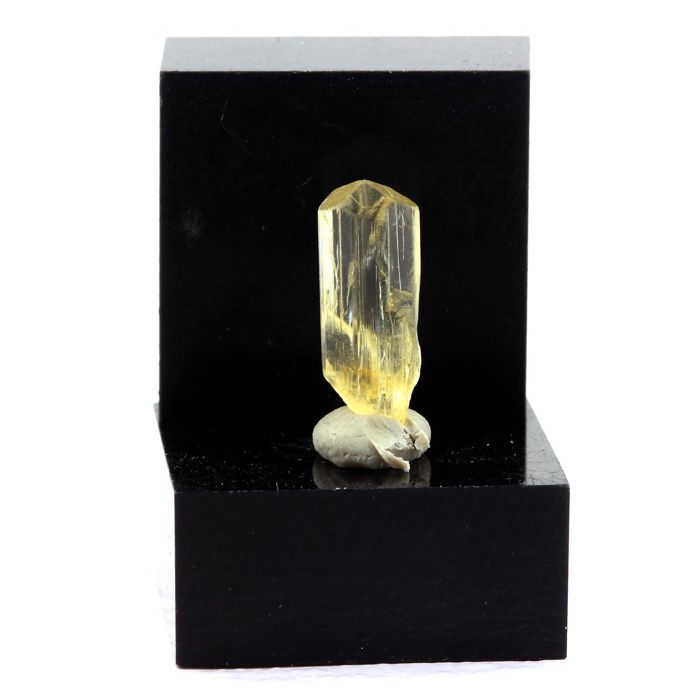 Pierres et Minéraux. Scapolite. 2.56 ct. Mpwapwa District, Dodoma Region, Tanzanie.