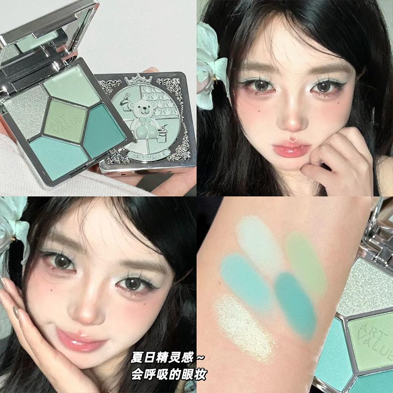 Five Color Fantasy Bear Eyeshadow Palette Fine Smooth Non Flying Powder Face Makeup