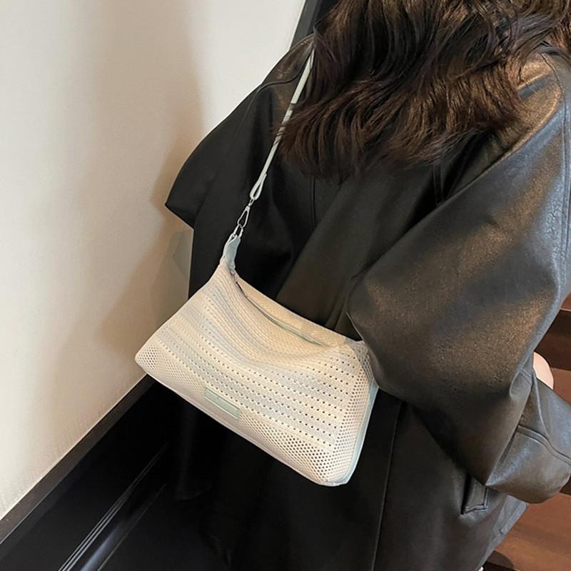 2025 New Fashion Handmade Knitted Women Beach Shoulder Bag Casual Versatile Boho Chic Handbag Retro Square Crossbody Purse