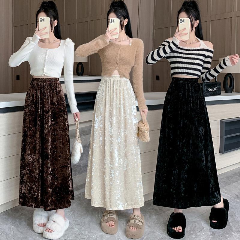 Golden velvet skirt autumn retro 2026 high-end new autumn and winter high-waisted slim skirt long skirt