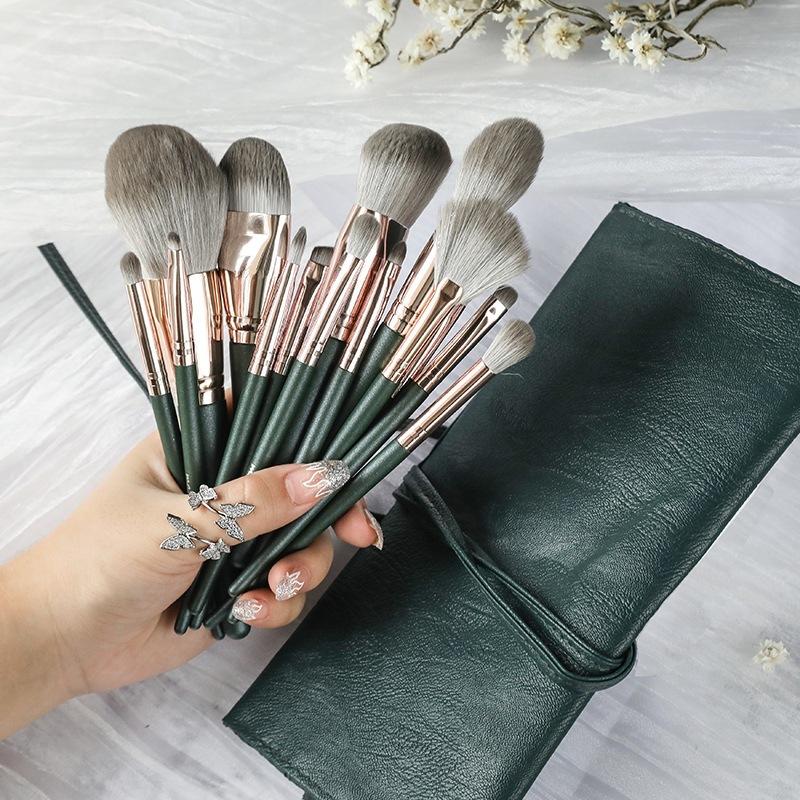 14-Piece Green Cloud Makeup Brush Set, Extra Large Powder Brush, Concealer Brush, Full Set for Students, Affordable High-Quality Portable Brushes