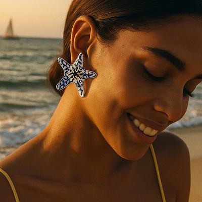 Modische lackierte Blumen-Seestern-Steckohrringe für Damen Kreative einzigartige Urlaubsstil-Ohrringe Weibliche Strandparty Zirkon Geschenk