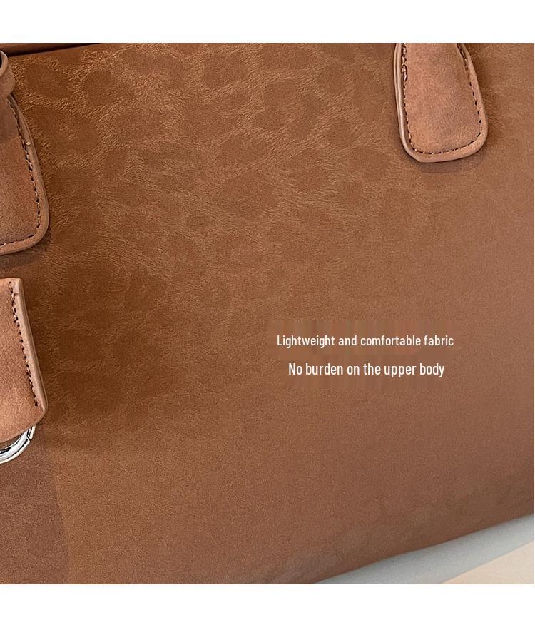 2025 Versatile Large Capacity Crossbody Travel Bag: Lightweight, Fashionable Casual Luggage for Business Trips