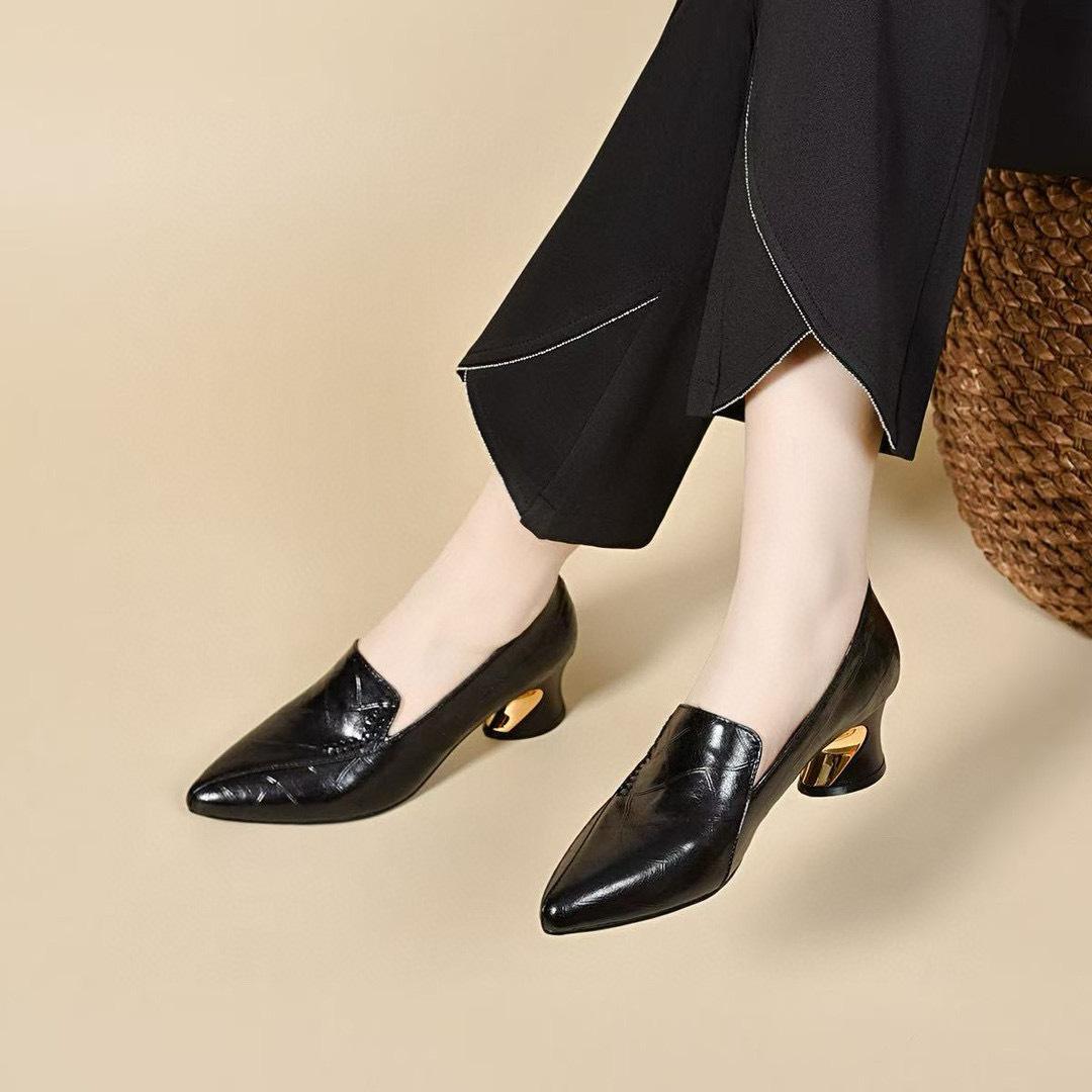 

Pointed high heels women s 2025 spring simple temperament light luxury British style small single shoes embossed cowhide one pedal leather shoes 34 чёрный