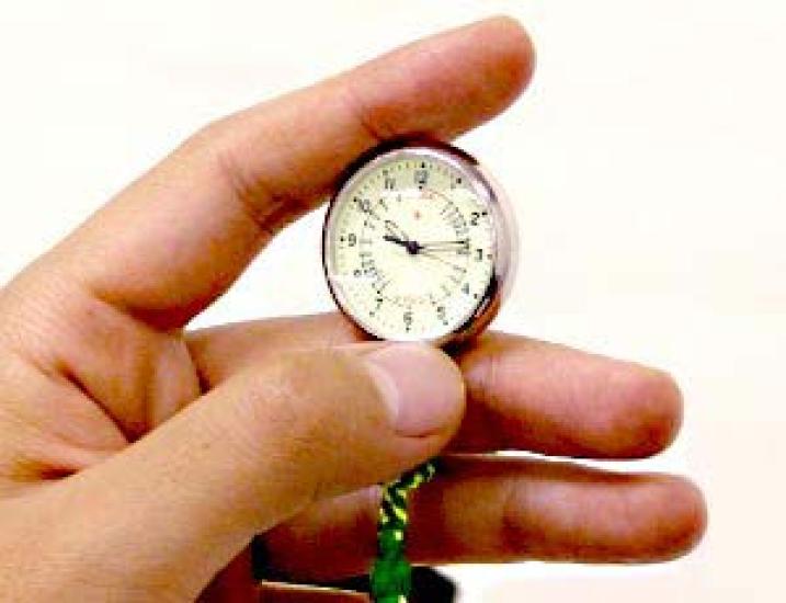 SPQR Nurse Watch Made In Japan Reflects the Voices of Doctors and Nurses Selectable Pure Silk Strap Carefully Made In Japan Nurse Watch Hanging Clock