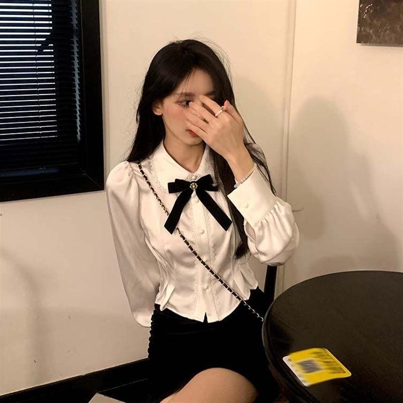 Jarní a podzimní dámská módní košile s krátkým pasem a dlouhým rukávem s klopami