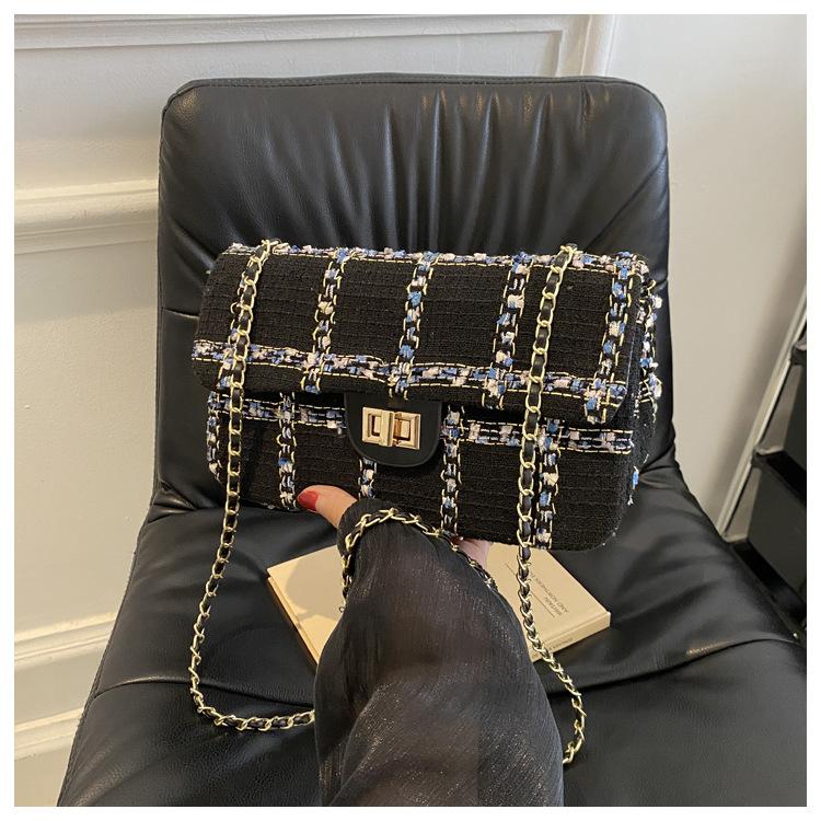 

Корейська версія сумки-конверта на ланцюжку іноземного стилю, жіноча, 2024 осінь-зима, нова, темпераментна, популярна, через плече, маленька квадратна сумка цього року чорний