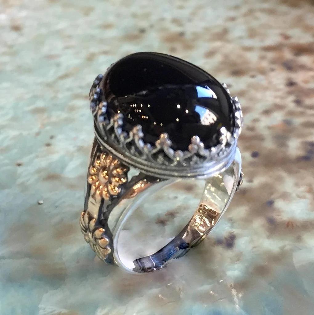 He Cheng Modern Minimalist Gold-Edged Black Gemstone Unisex Couple Rings