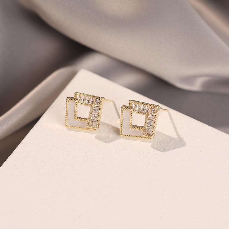 

Квадратные серьги-гвоздики класса люкс, Модные и простые серьги с темпераментом, Серьги в стиле маленькой феи, Легкая роскошь, Нишевые серьги 14k