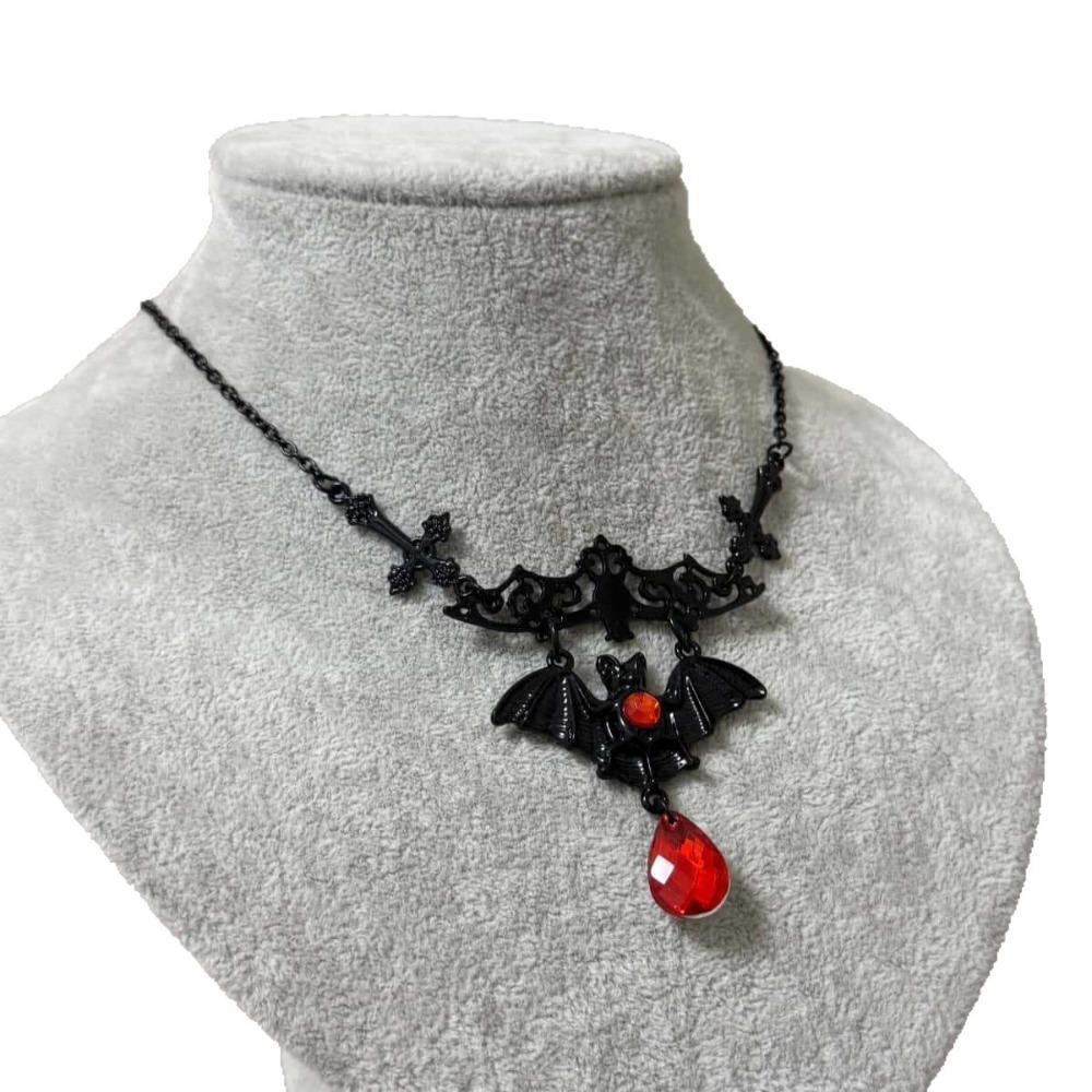 Collier Pendentif Croix Chauve-souris avec Pierres Précieuses Violettes Rouges en Forme de Larme Victoria pour Femmes Halloween Punk Gothique Sorcière Choker Bijoux