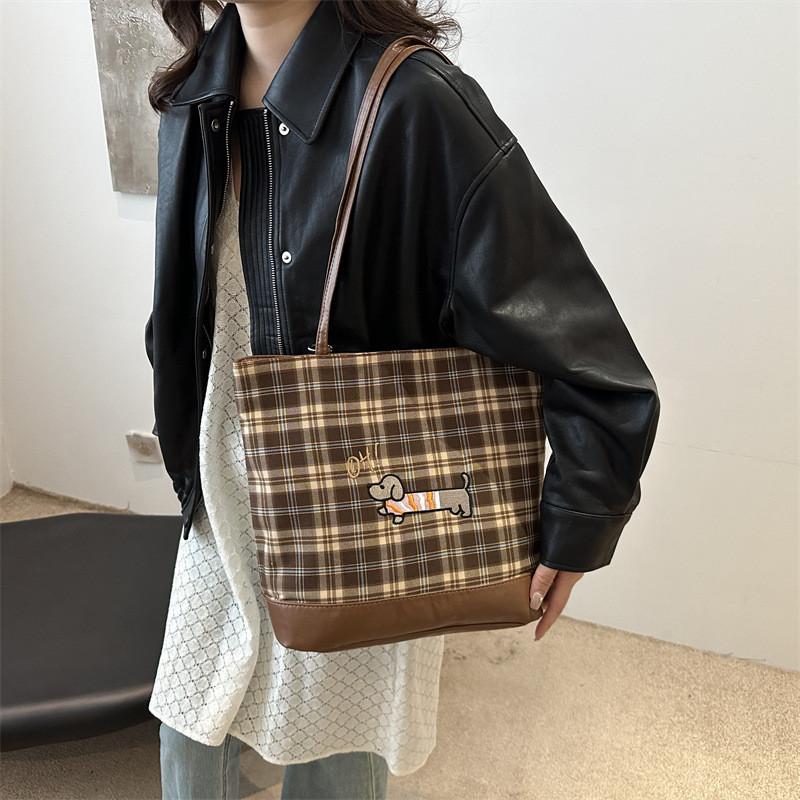 Contemporary Soft Pu Tote Bag For Women Featuring Unique Large Capacity And Charming Color Options