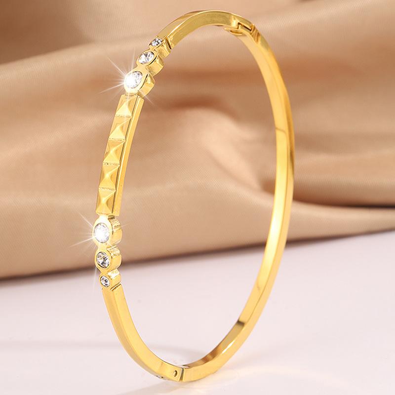Streamlined Square Willow Nail Open Bracelet Women s Jewelry Bracelet 17CM