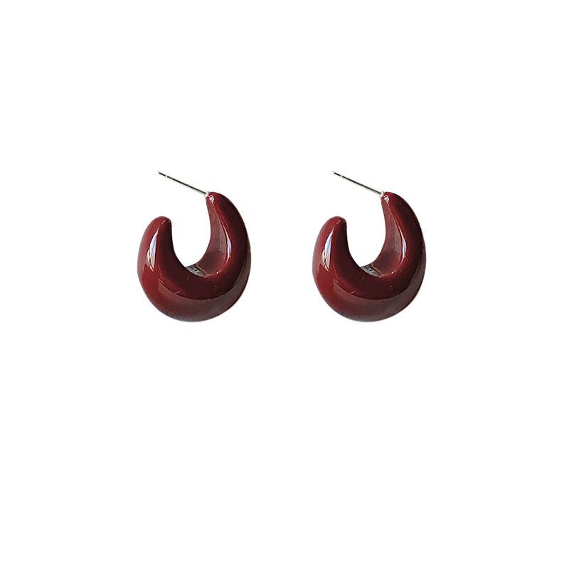 "Hong Kong Retro Metal Drip Oil Earrings: Fashionable, Trendy, Versatile Women's Studs".