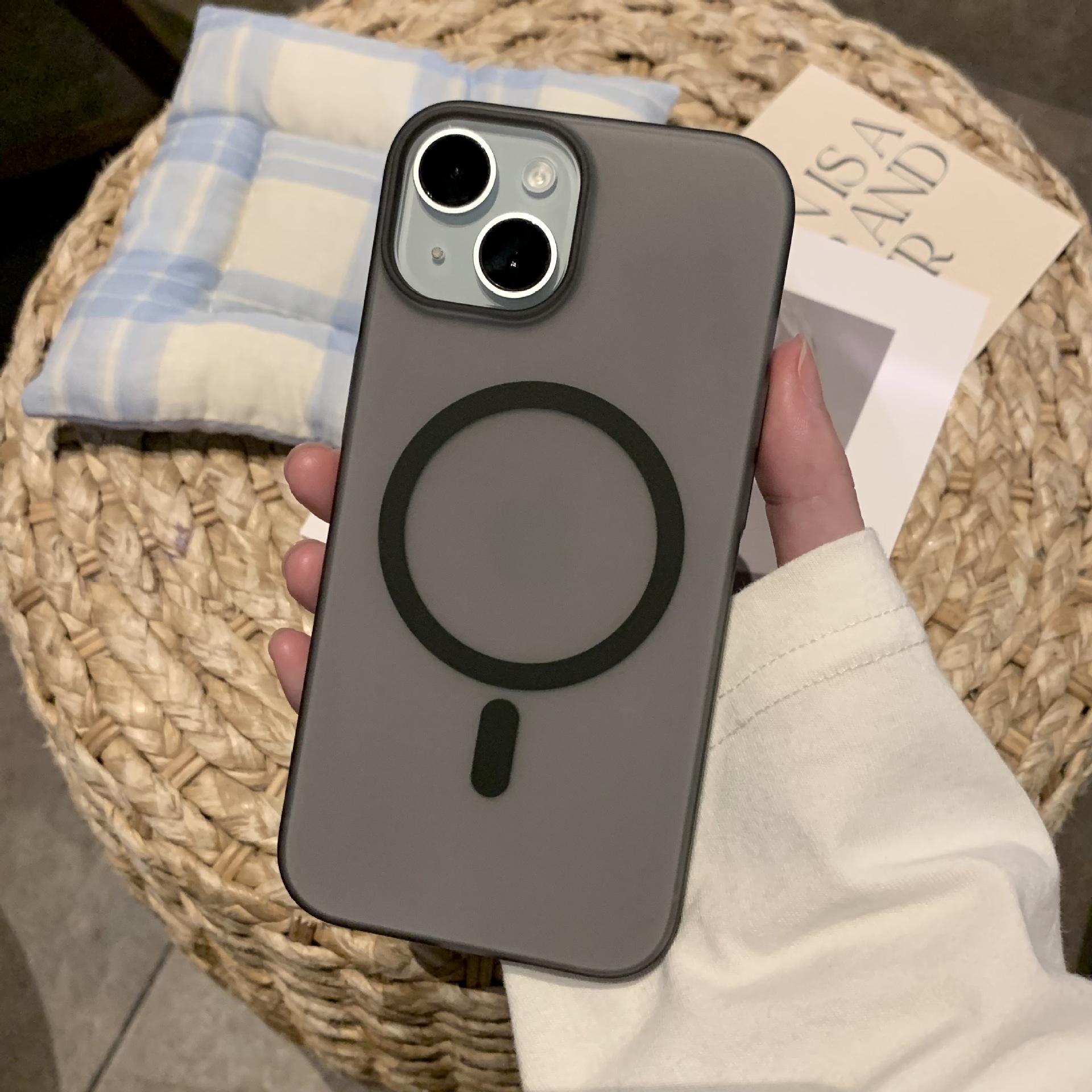 

Ультратонкий матовый чехол с магнитной фиксацией для iPhone 16 Pro Max - Противоударный, защитный, с покрытием, приятным на ощупь 17 Pro чёрный