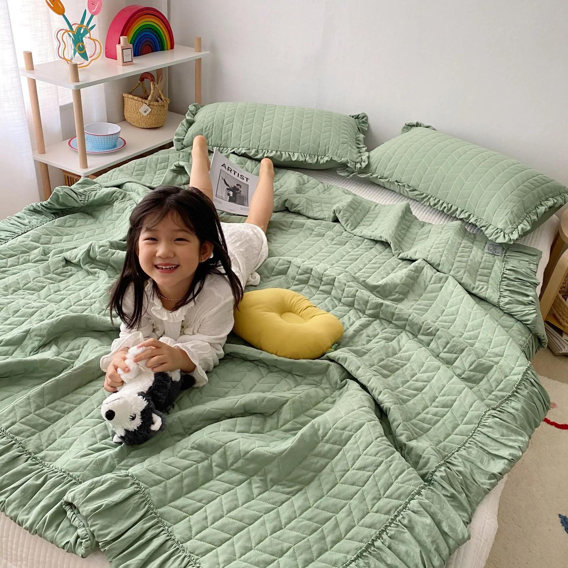 

Новое простое модное стеганое летнее одеяло с рюшами 150x200cm 1pcs