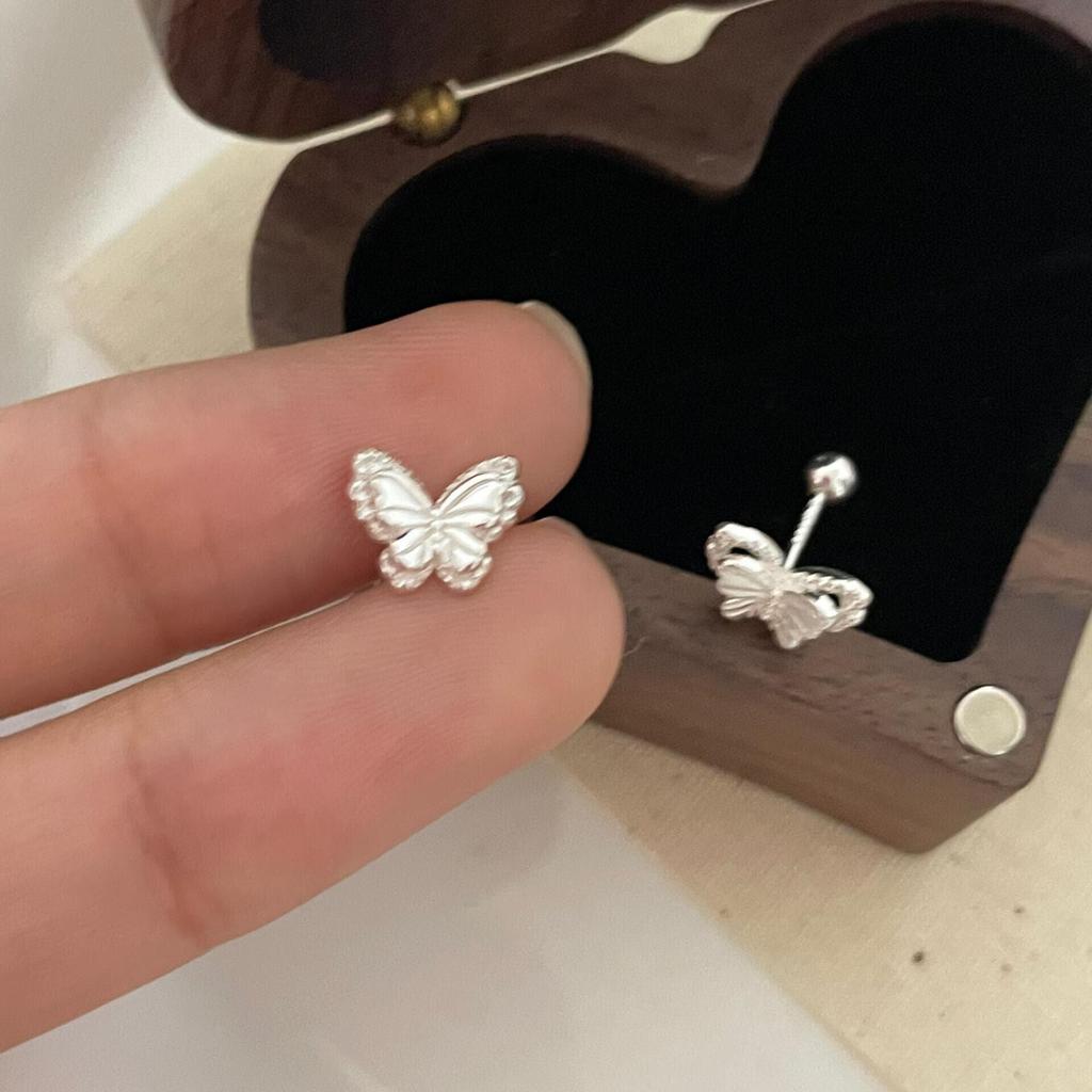 Koreanischer Stil 3D-Schmetterlings-Steckohrringe für Mädchen - Süßes Mori-Knorpel-Accessoire mit Schraubverschluss