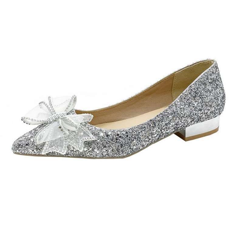 

Pregnant women s wedding shoes Women s flat-bottomed spring and autumn new bride shoes are not tired of feet, bow crystal shoes, show clothes, two we 34 серебряный