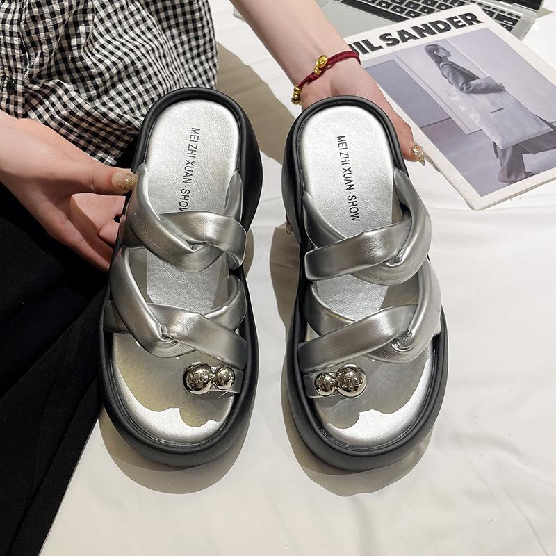 Xiaoxiangfeng Thick-soled Heightening Set of Toe Slippers for Women's Summer Wear Ins2025 New Internet Celebrity Super Fire Design Sandals