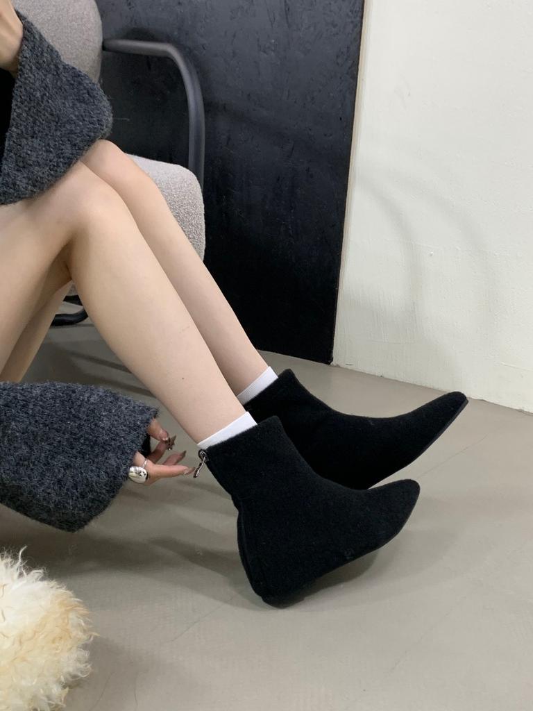 Flat-bottomed French square head short boots women's boots winter 2025 new velvet thin boots