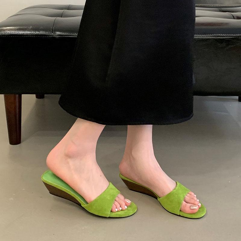 Mode Luxusmode Flock Damen Keilabsatz Hausschuhe Weibliche Pantoletten Sandalen Schuhe Runde Zehenpartie Schuhe Damen Absatz-Hausschuhe Keilabsatzschuhe