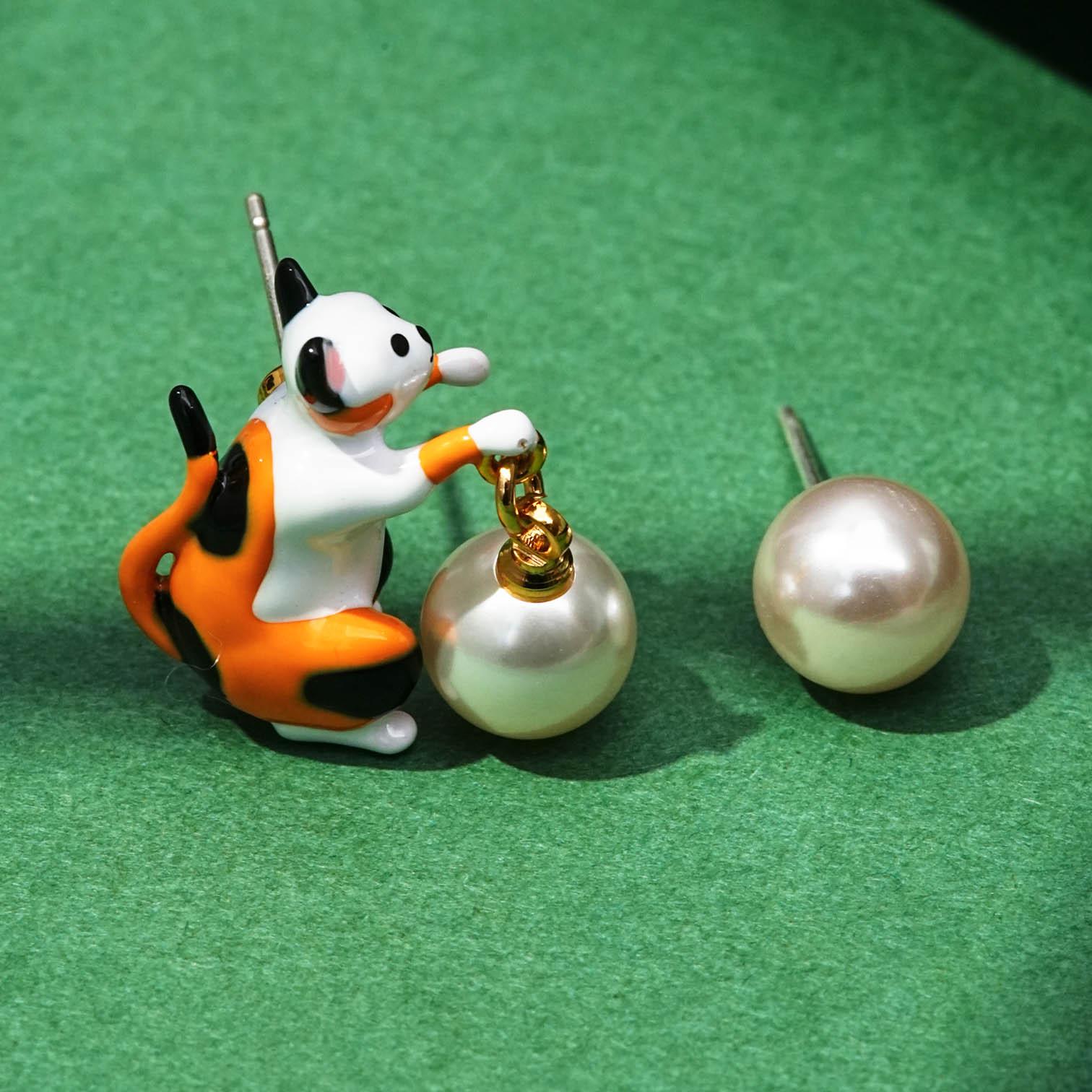 Charming Kitten Pearl Asymmetrical Earrings - Enamel Glaze with Silver Studs