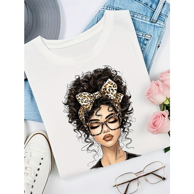 Camiseta Casual Estampada Feminina Tamanho Europeu com Design Moderno de Cabelos Cacheados e Laço de Leopardo, Adequada para Trajes Casuais na Primavera Verão Outono