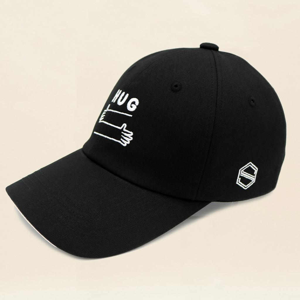 Seutaendeueob Hug White Black Color Ball Cap (Light Fit)