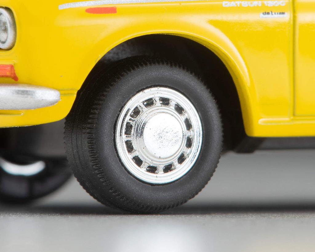 Tomytec Tomica Limited Vintage Datsun 1300 Deluxe Truck Finished Product 1/64 LV-195b (Bridgestone) -