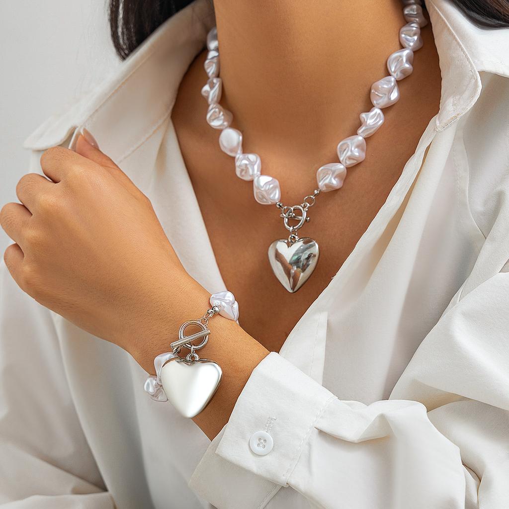 Fashion Love Hollow Pendant Collarbone Chain Simple Flat Beaded Pearl Necklace Set